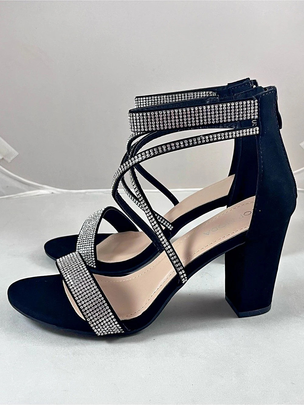 NWOB Top Moda Black Rhinestone Strappy Block Heel Sandals Size 7.5 - Picture 4 of 9